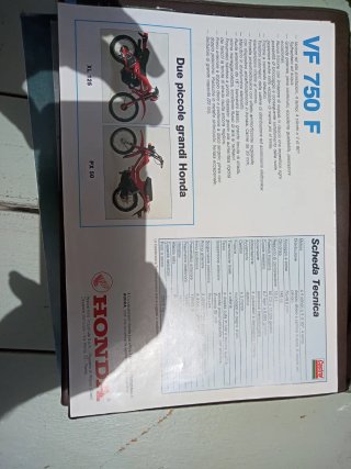 HONDA VF 750 F - Manuale d'uso