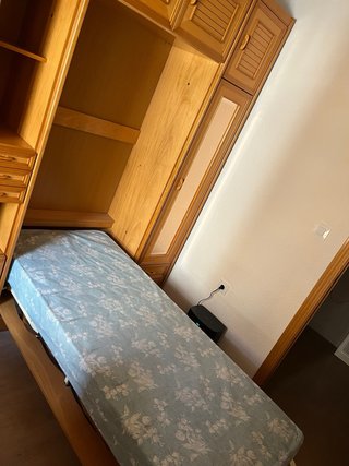 Armario de madera con camas. Venta en persona