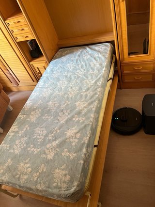 Armario de madera con camas. Venta en persona