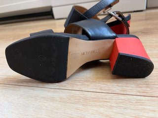 Sandalias Calvin Klein Piel Negra T38 Tacón Ancho