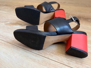 Sandalias Calvin Klein Piel Negra T38 Tacón Ancho