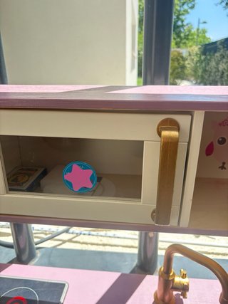 Cocinita infantil rosa decorada