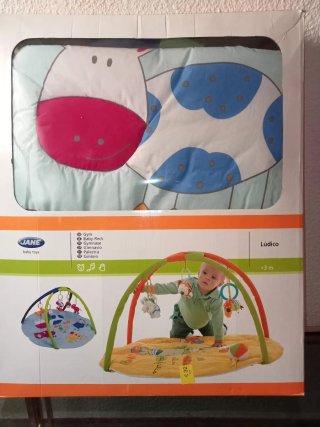 Alfombra de juegos para bebés con gimnasio