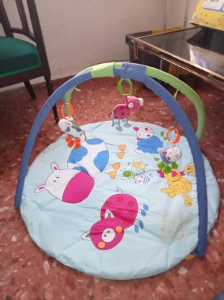 Alfombra de juegos para bebés con gimnasio