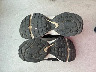 Zapatillas Nike Air Heights Negras Blancas