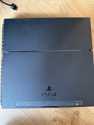 PS4 Slim 1TB + 2 controller + 2 giochi