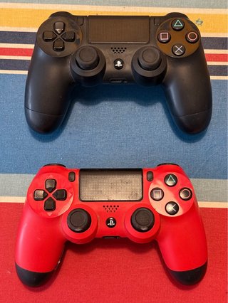 PS4 Slim 1TB + 2 controller + 2 giochi