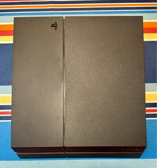 PS4 Slim 1TB + 2 controller + 2 giochi
