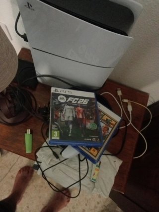 PS5 Slim Blanca + GTA V y FIFA