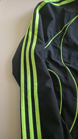 Chaqueta deportiva Adidas negra y verde