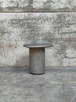 Mesa auxiliar Macarella de cemento 48 x 47 cm