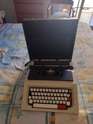 Máquina de escribir Olivetti