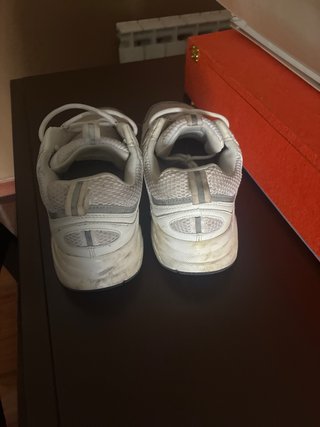Zapatillas deportivas hombre grises y blancas