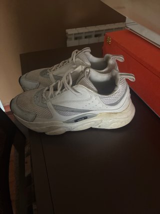 Zapatillas deportivas hombre grises y blancas