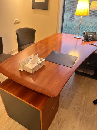 Mesa de despacho madera cerezo con ala