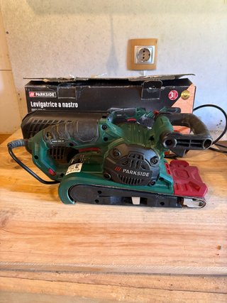 Lijadora de banda Parkside PBSD 900 A1 con caja