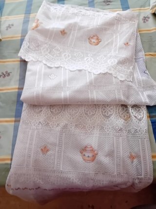 Cortinas de encaje blancas para cocina son 2