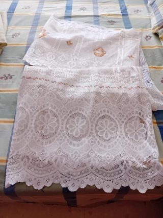 Cortinas de encaje blancas para cocina son 2