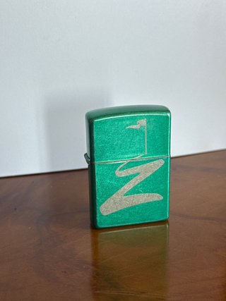 Zippo verde con diseño de golf