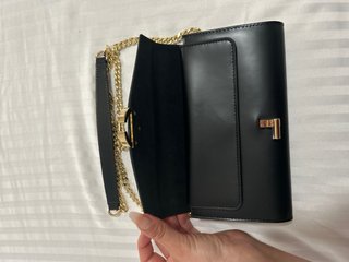 Bolso de Sandro Cadena dorada