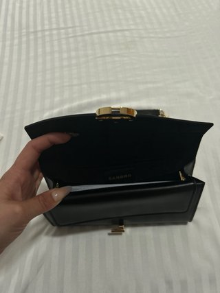 Bolso de Sandro Cadena dorada