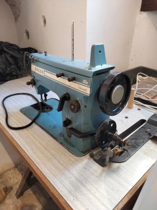 Máquina de coser Singer 20u Professional