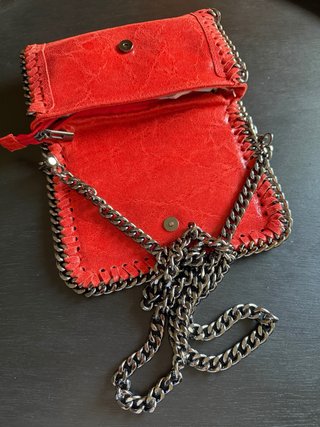 Borsa in pelle rossa con catena