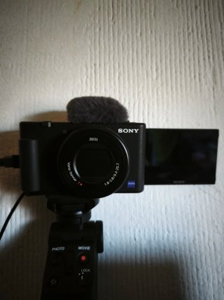 Sony ZV-1 Cámara Compacta con Trípode