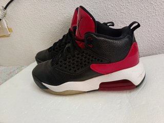 Zapatillas Jordan Maxin 200 CD6107-016 Negras y Ro