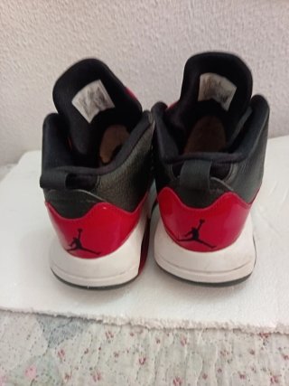 Zapatillas Jordan Maxin 200 CD6107-016 Negras y Ro