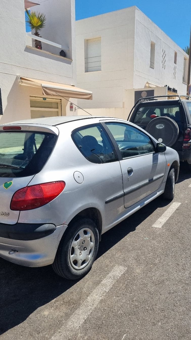 PEUGEOT 206 1.4 GASOLINA – ITV RECIÉN PASADA - foto 1