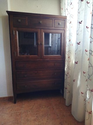 Mueble Comedor de madera y Cristal