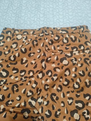 Pantalón estampado leopardo