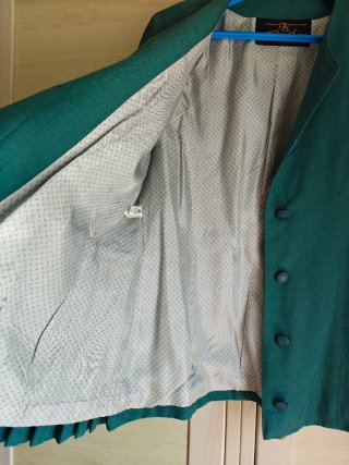 Traje Chaqueta, falda , Arlie Shan verde
