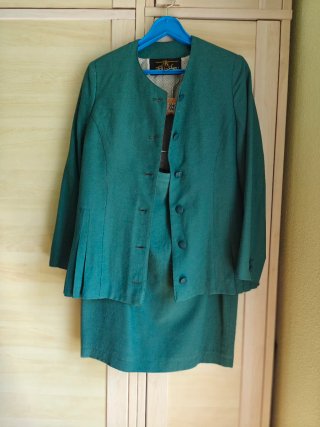 Traje Chaqueta, falda , Arlie Shan verde