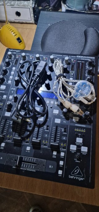 Behringer DDM4000 Mezclador DJ