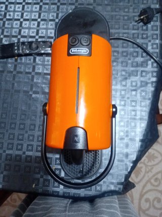 Cafetera Dolce Gusto Nespresso Naranja