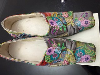 Traje de fallera, corpiños y zapatos