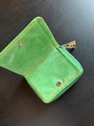 Cartera Bimba y Lola, en piel verde perforada