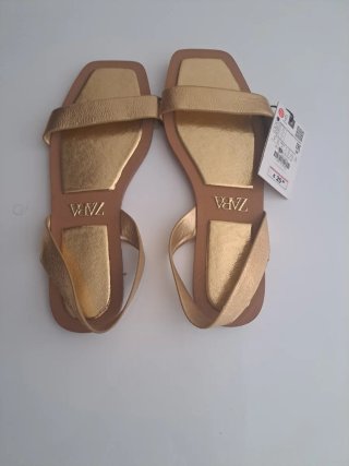 Sandalias Zara doradas talla 37