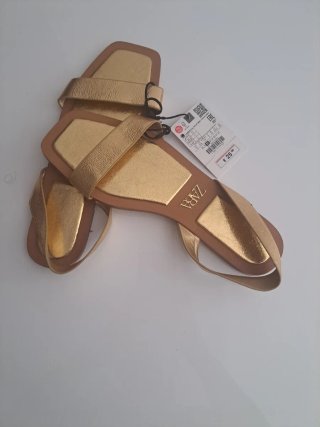 Sandalias Zara doradas talla 37
