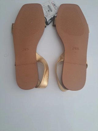 Sandalias Zara doradas talla 37