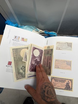 Libro El Franquismo en Sellos y Billetes