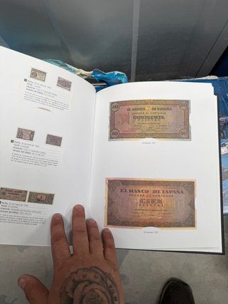 Libro El Franquismo en Sellos y Billetes