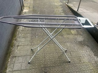 Estructura metálica tabla de planchar
