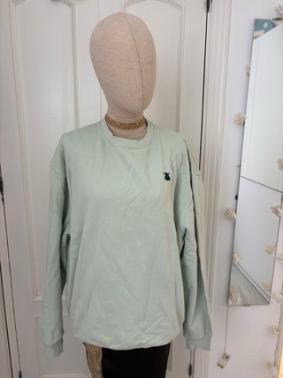 Sudadera verde con bordado