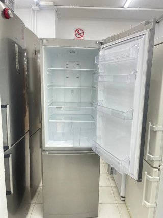 Nevera marca UDACHI con garantía Transporte
