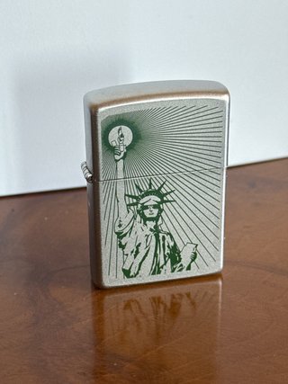 Zippo con diseño Estatua de la Libertad