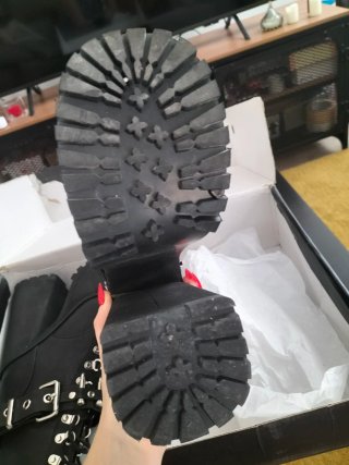 Botas de plataforma con tachuelas