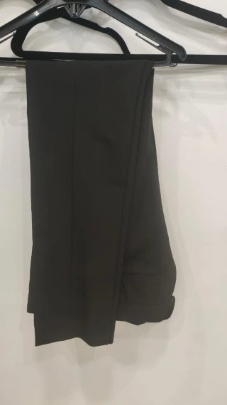 Traje de hombre negro nuevo